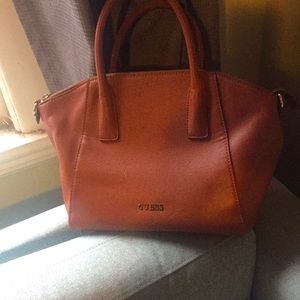 Guess caramel leather zíper purse versátil shape